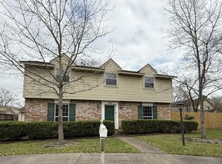 606 W Woodpark Dr, Seabrook, TX 77586