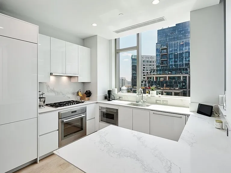 133 Seaport Blvd #1703 — Photo 4