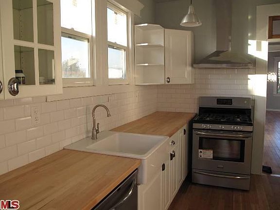 3rd image of 1916 Kent St