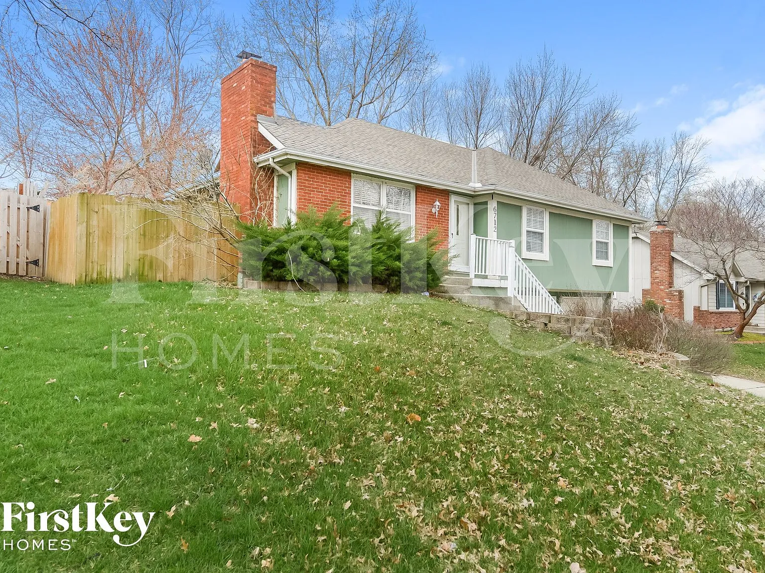 3 bed, 2.0 bath, 1833 sqft, $2,390 — Photo 2