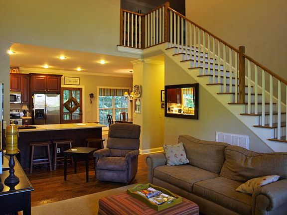 2nd image of 601 Wildwood Ln
