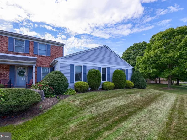 67 Ashlea Vlg, New Holland, PA 17557