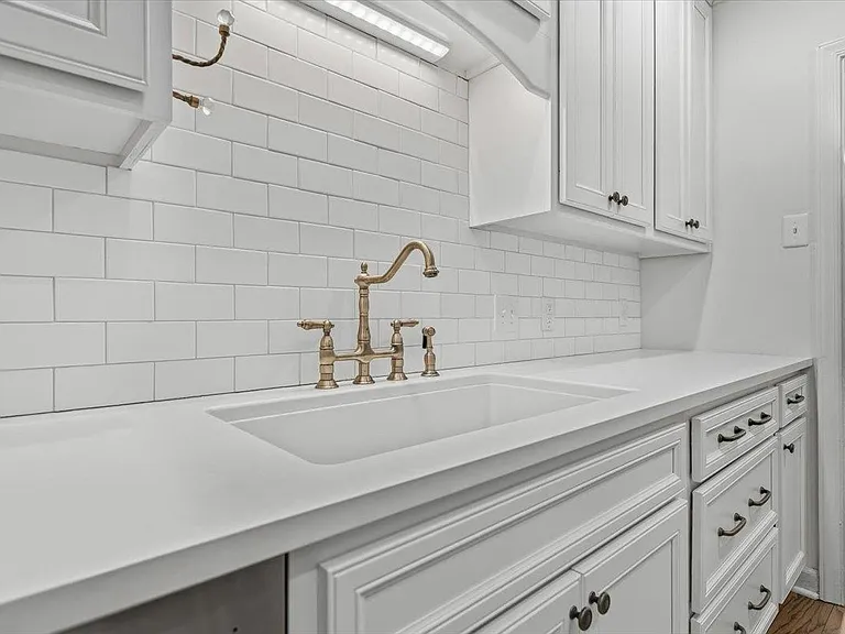 3784 Philwood Ave — Photo 16