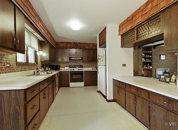 3rd image of 8108 W 127th St