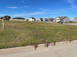 2047 Jewel Dr, Grinnell, IA 50112