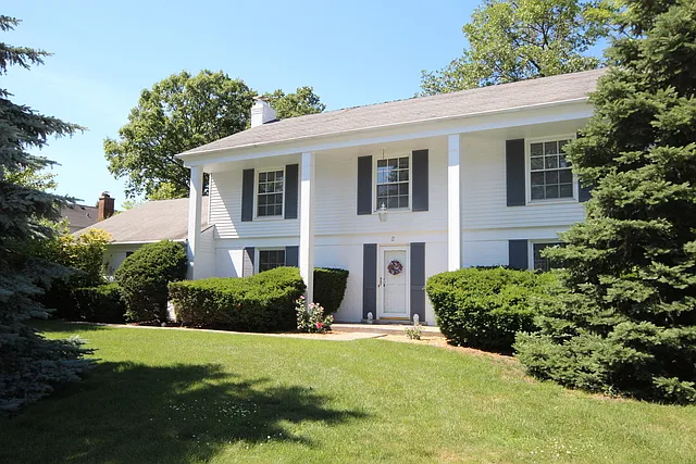 2 Robin Hood Ct photo 1