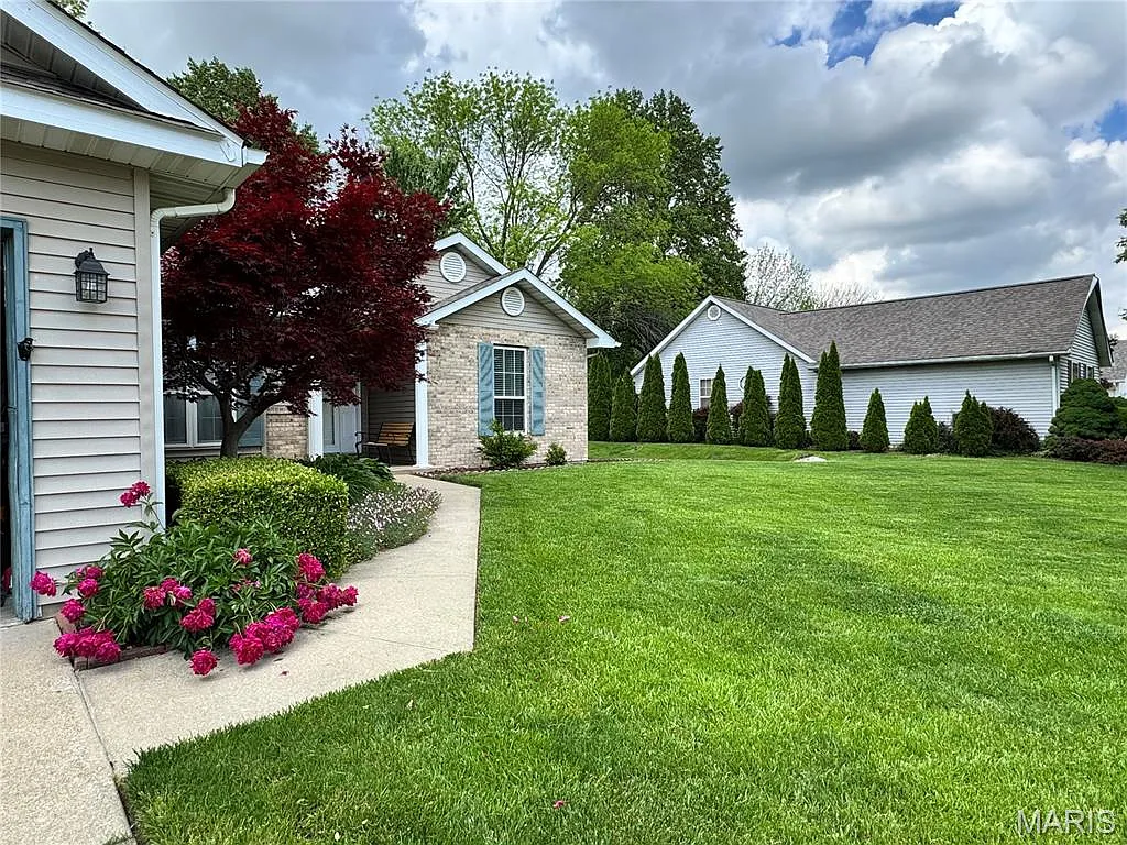 3 bed, 3.0 bath, 1532 sqft, $2,350 — Photo 2