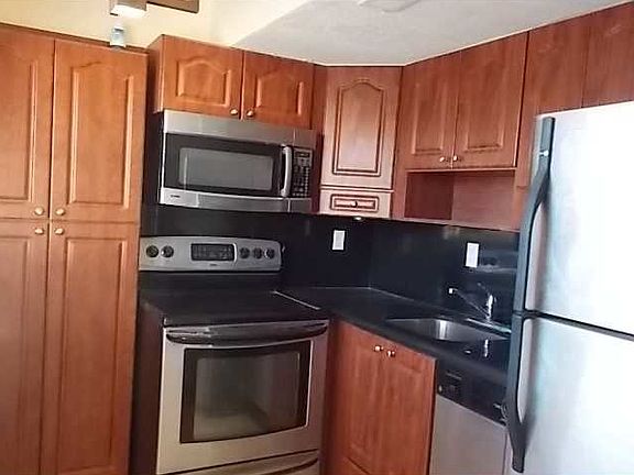 3rd image of 1370 NE 40th Dr