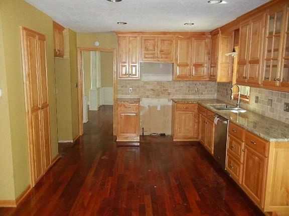 5th image of 1800 S 18th St
