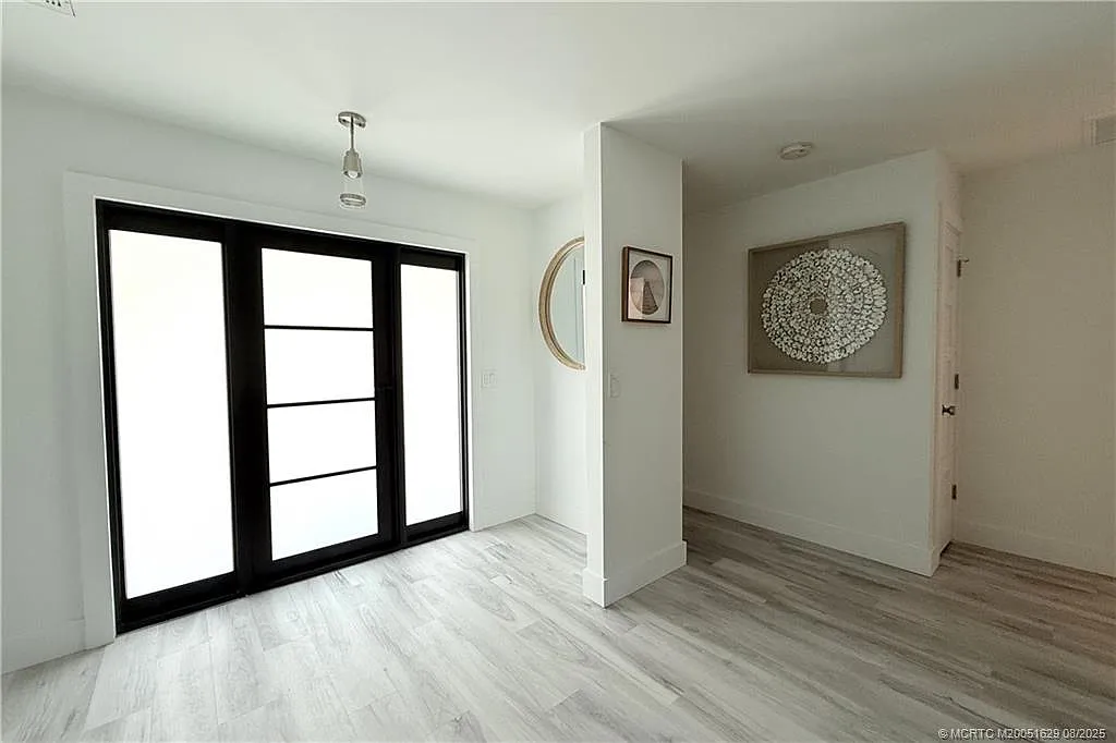 2 bed, 2.0 bath, 1309 sqft, $4,300 — Photo 2