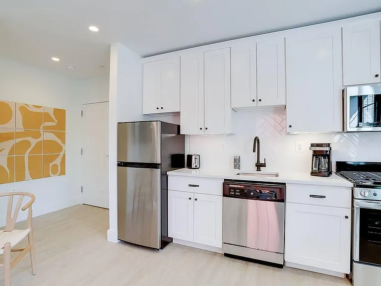 712 G St SE #101 — Photo 4