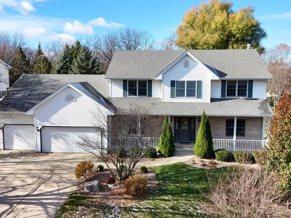 1270 McMahon Dr, Sun Prairie, WI 53590