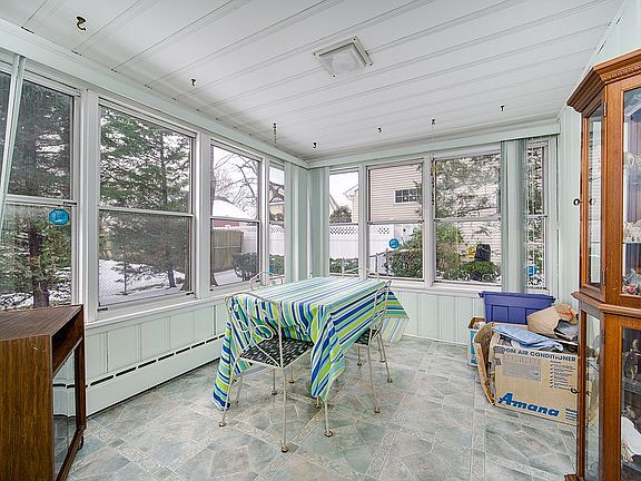 4th image of 16 Wicks Ln