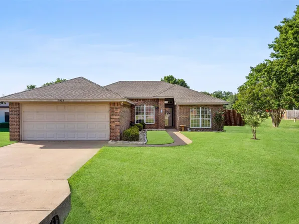 3928 Country Meadows Cir, Granbury, TX 76049