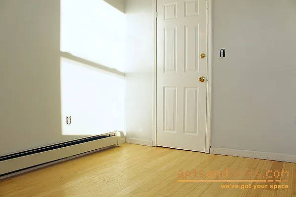 Rented by aptsandlofts.com | media 2