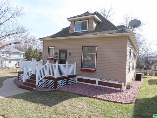 1612 W 20th St, Sioux City, IA 51103