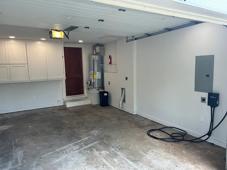 421 W Adams St — Photo 12