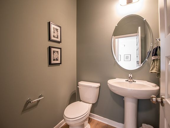 002 HHHunt Homes King Powder Room