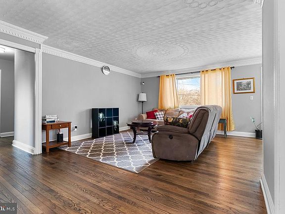 3rd image of 7951 Queens Rd