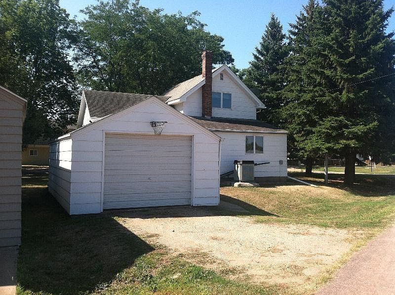 2nd image of 200 E 2nd St