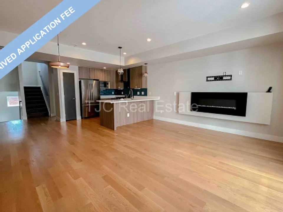 4919 Lowell Blvd