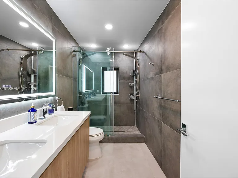 1141 Hollywood Blvd — Photo 26