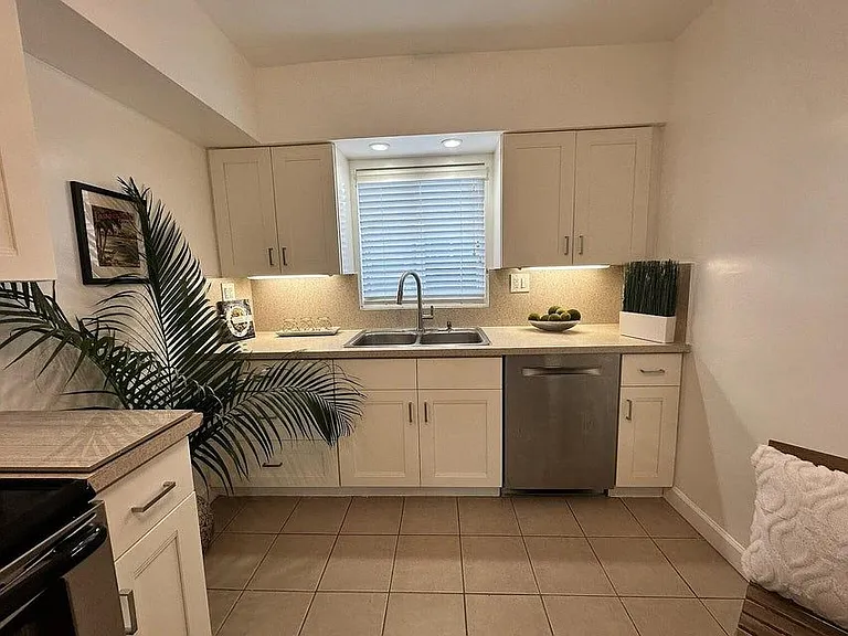 950 E Dayton Cir — Photo 7