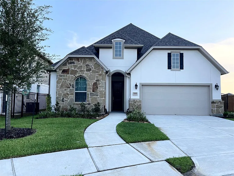689 Cape Capri Dr — Photo 2