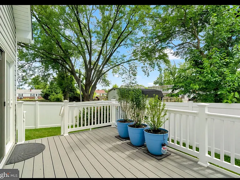 106 Ridgeway St — Photo 12