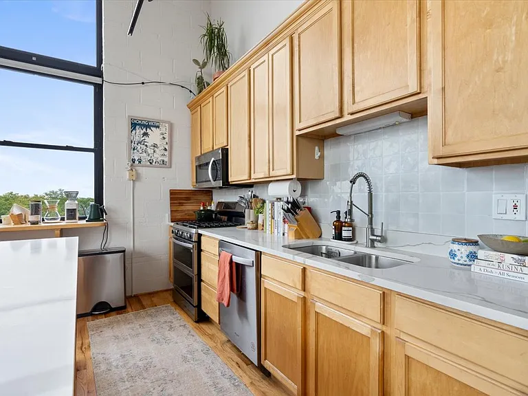 1934 N Washtenaw Ave #404 — Photo 6