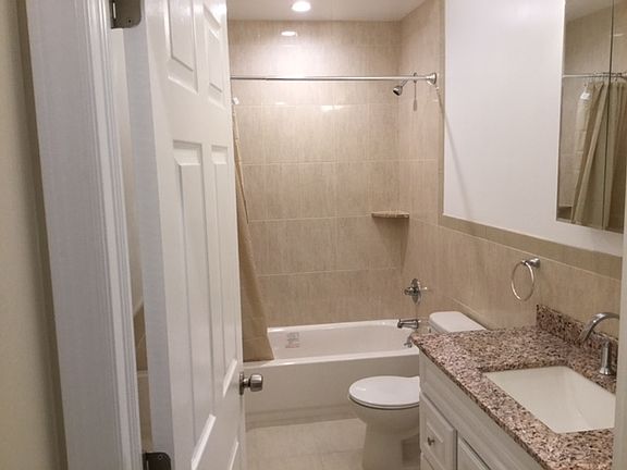 5th image of 159 Mallory Ave Frnt #