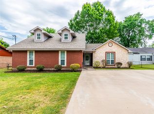205 W North St, Blossom, TX 75416