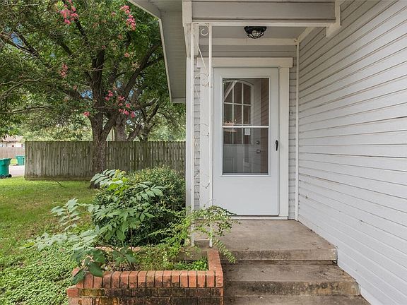 5th image of 712 N Barbara St