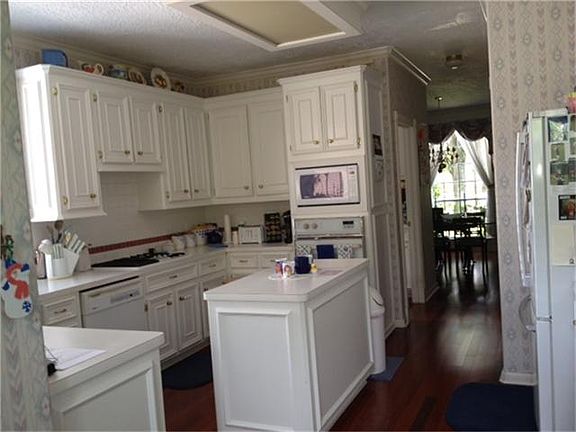 ANother kitchn view showing the cabinet and counter space
