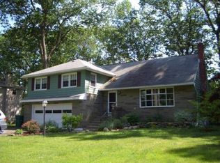 2528 Hilltop Rd, Niskayuna, NY 12309