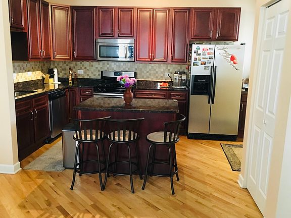 3rd image of 2416 W Bryn Mawr Ave APT 2S