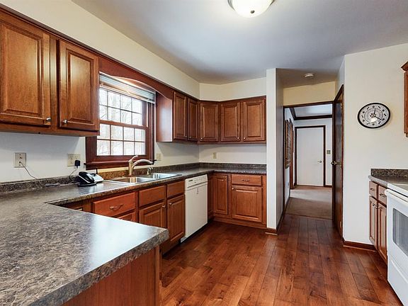 3rd image of 10911 Gosling Rd