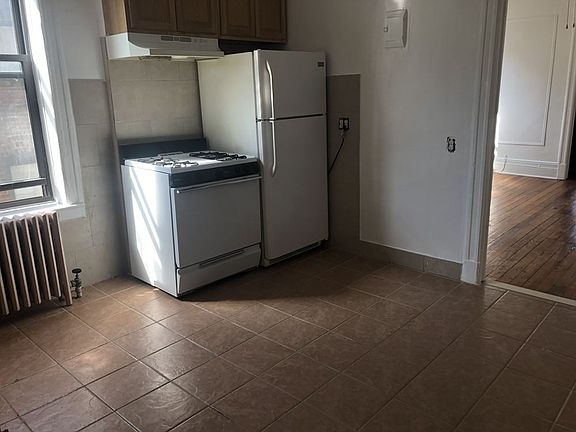 2nd image of 2430 41st St APT 16