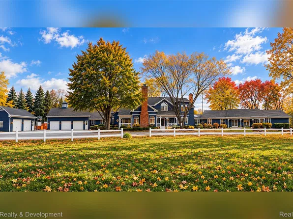 1900 Tiverton Rd, Bloomfield Hills, MI 48304