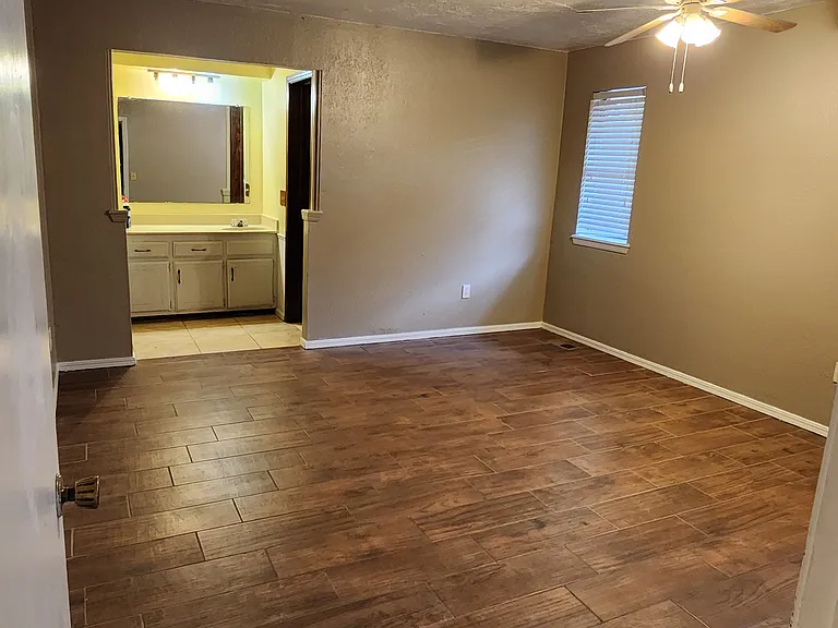 1029 Linn Ln — Photo 6