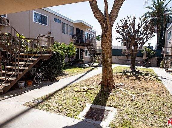 3rd image of 7133 N Coldwater Canyon Ave #8