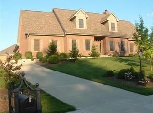 1114 Deerbluff Dr, Bellbrook, OH 45305