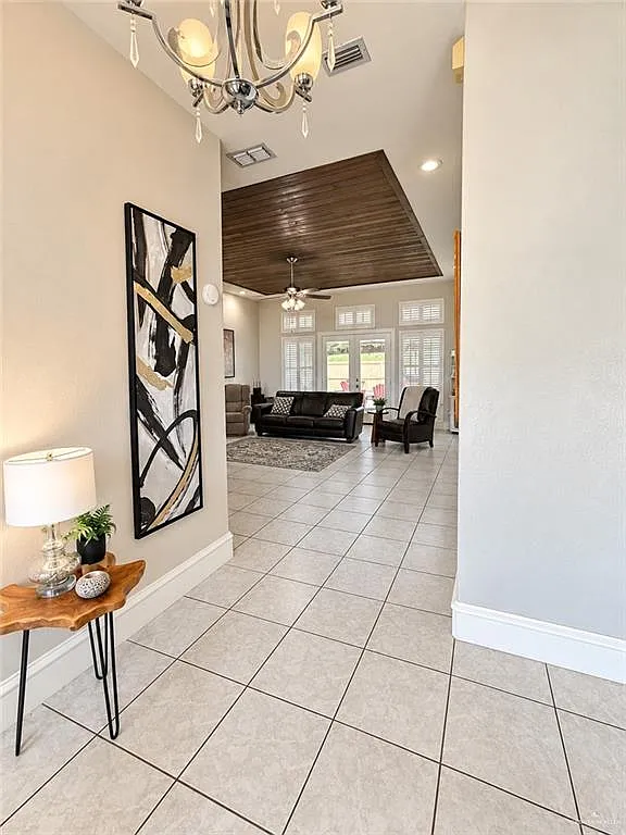 3 bed, 2.5 bath, 1960 sqft, $2,000 — Photo 3