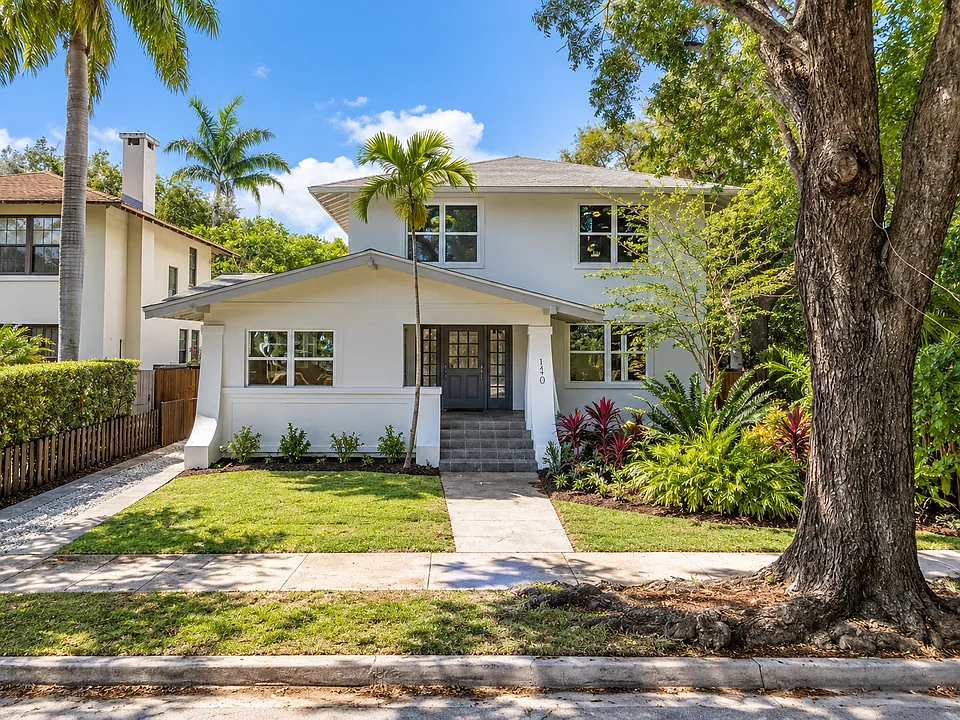 120 NE 44th St