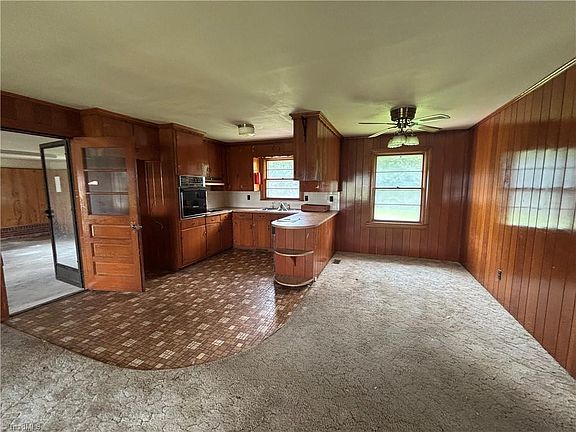 3rd image of 194 Hanes Ln