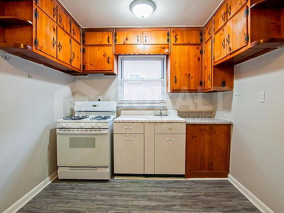 3rd image of 944 Saint Charles Ave NE APT 2