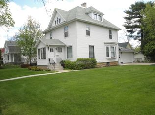 330 Park Ave, Prairie Du Sac, WI 53578