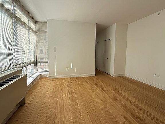 4th image of 1500 Lexington Ave APT 9Q