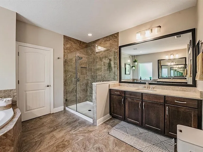 3007 W Palmira Ave — Photo 24