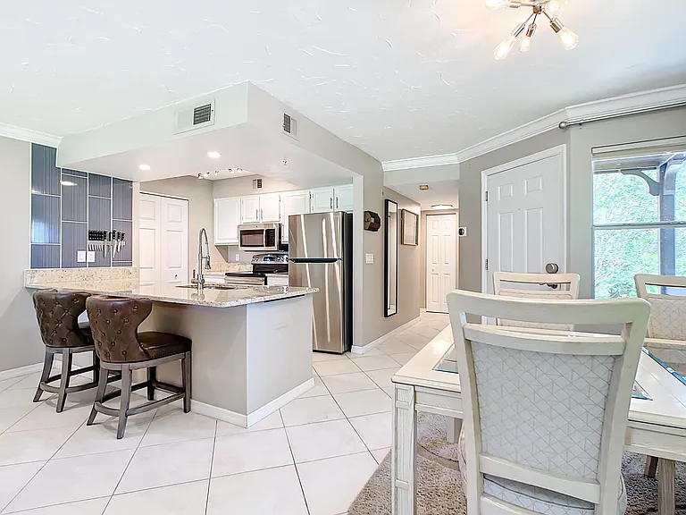 Breakfast bar with comfy leather chairs